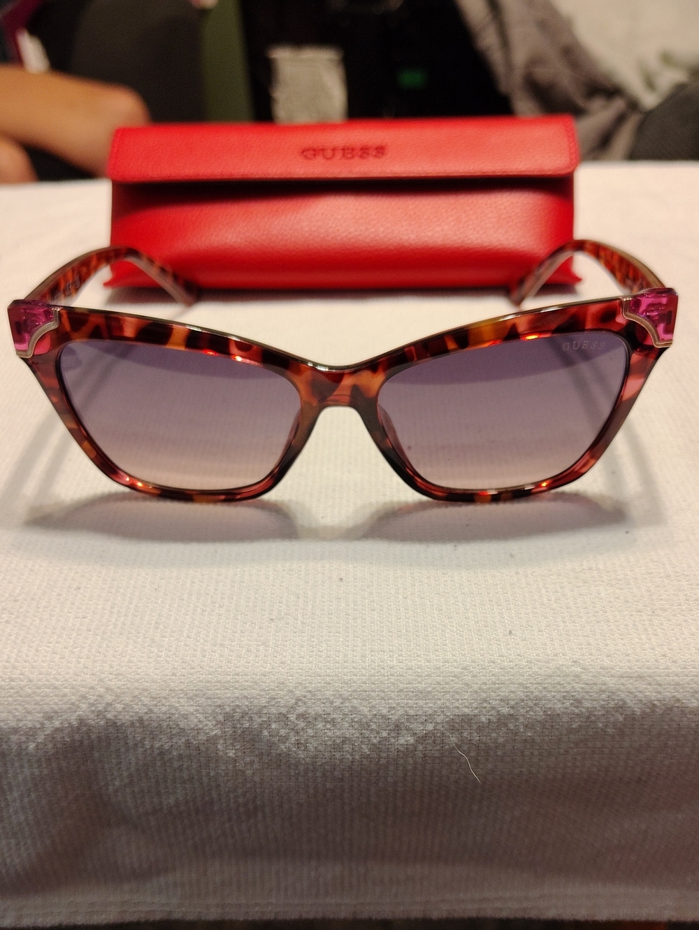 GUESS Women's Tortoise Cat-Eye Sunglasses - Havana Pink